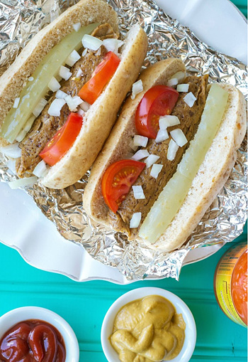 Seitan hot dogs